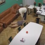 Мережу шокували кадри скандального застілля у КМДА: посадовці гуляли до нестями прямо на робочих місцях (Відео)