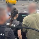 В Одесі затримали чиновника, який вимагав хабар $2700 за дозвіл на торгівлю