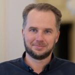 Щоб отримати $8,1 млрд від МВФ, Україна має скасувати пільги на посилки та боротися з ФОПами. Чи хороша це ідея під час війни? Економіст Олег Гетьман аналізує запропоновані новації