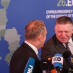 “Немає росіян”: Туск тонко пожартував у бік Фіцо