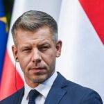 Новий уряд Угорщини зупинив вихід країни з МКС