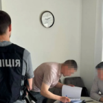 Колишнього в. о. міністра культури Карандєєва підозрюють у сприянні незаконного виїзду за кордон
