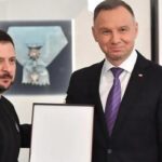 Орден забрали в Зеленського, але не в Муссоліні, Катерини II та Шредера: у Польщі пояснили чому