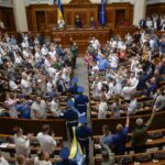 $27 млрд на оборону та «заблокована» міжнародна допомога. Як уряд та «Слуга народу» домовилися рятувати держбюджет? Деталі від Forbes Ukraine