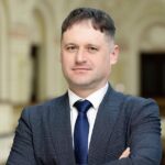 «Ідеальна картина – відсутність усіх валютних обмежень». Чому українці не можуть вільно інвестувати на світових ринках і коли «шлюзи» можуть відкрити? Відповідає Володимир Лепушинський з НБУ